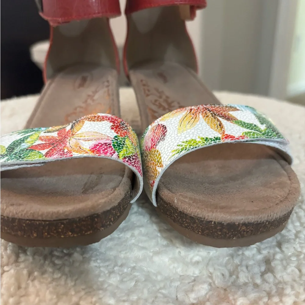Aetrex Becca ankle strap Wedge Sandal red leather floral size 36  (6.5 women)